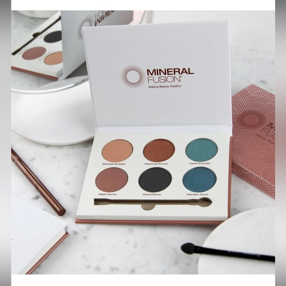 Mineral eyeshadow palette - Picture 3 of 12